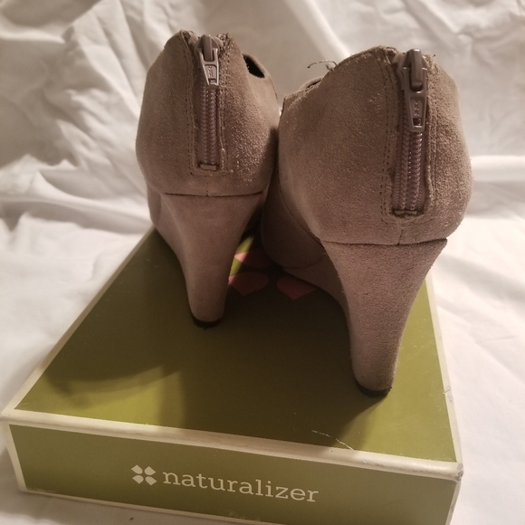 Naturalizer gray suede heeled booties - Picture 3 of 4